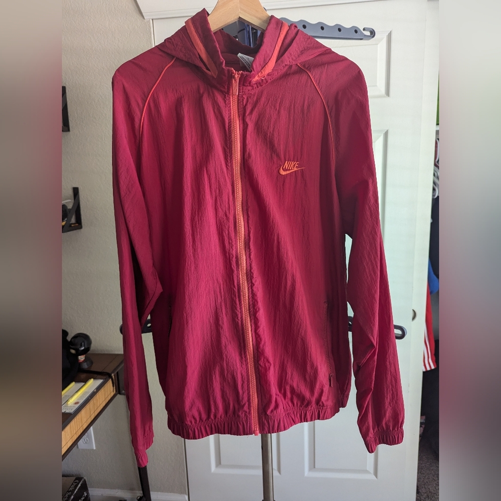 Nike Men's Red Windbreaker XL